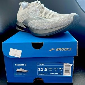 *New* Men’s Brooks size 11.5 Levitate 3